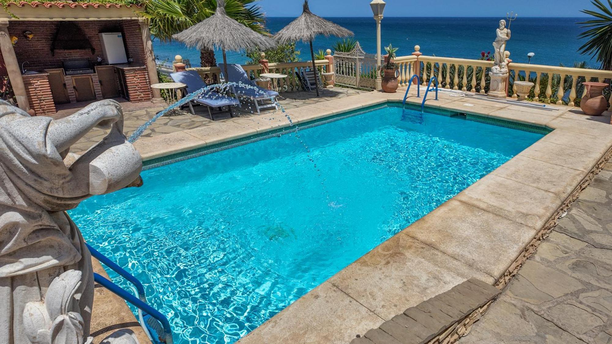 Coastal Retreat 5br - Pool & Seaviews Villa Fuengirola