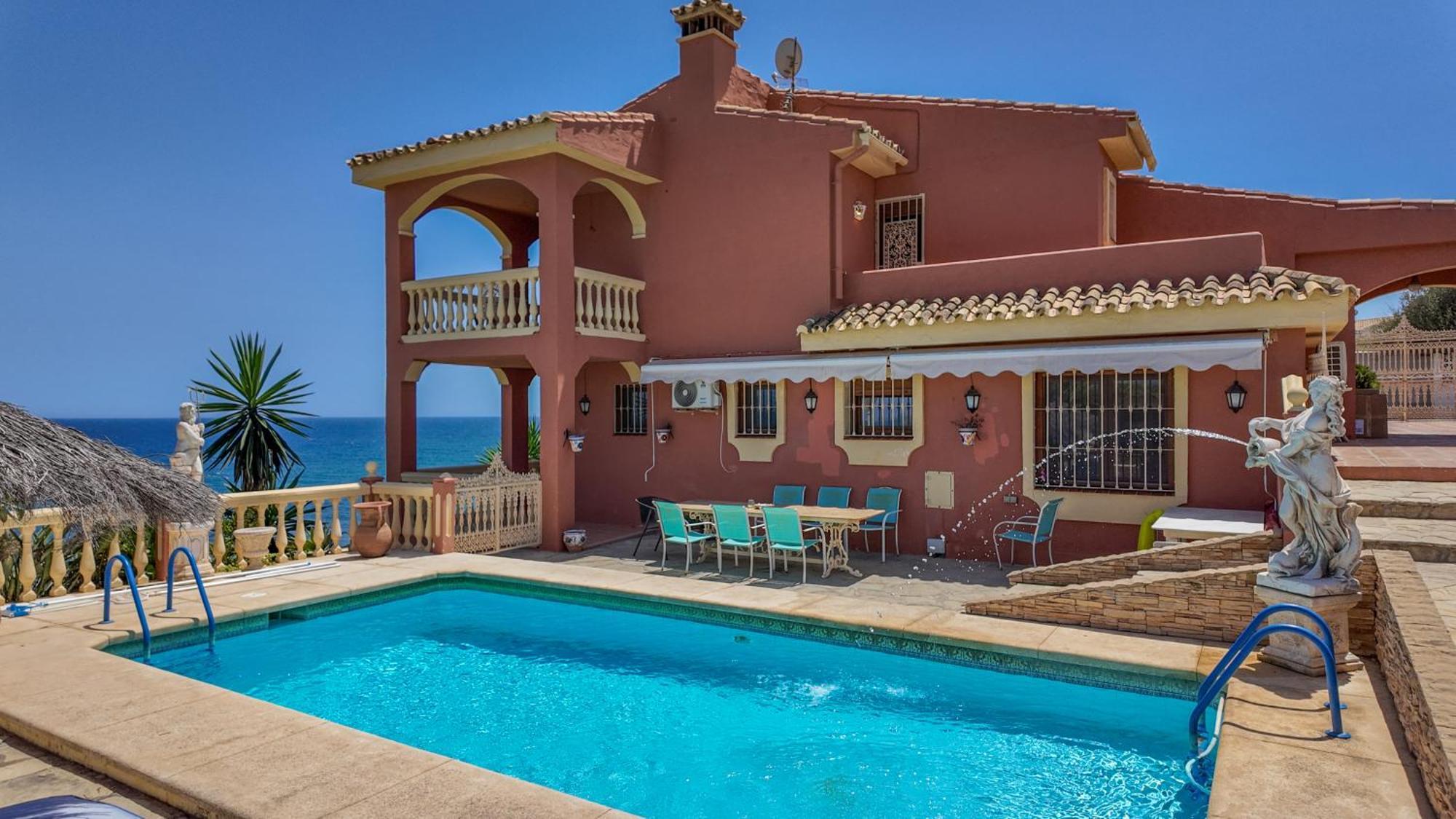 Coastal Retreat 5br - Pool & Seaviews *