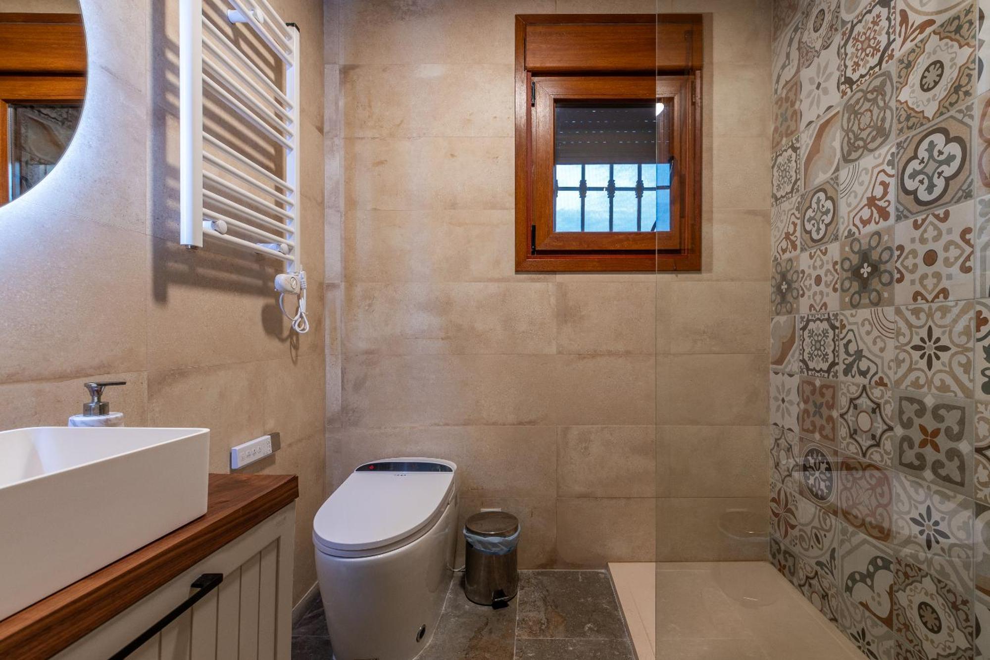 Coastal Retreat 5br - Pool & Seaviews Villa