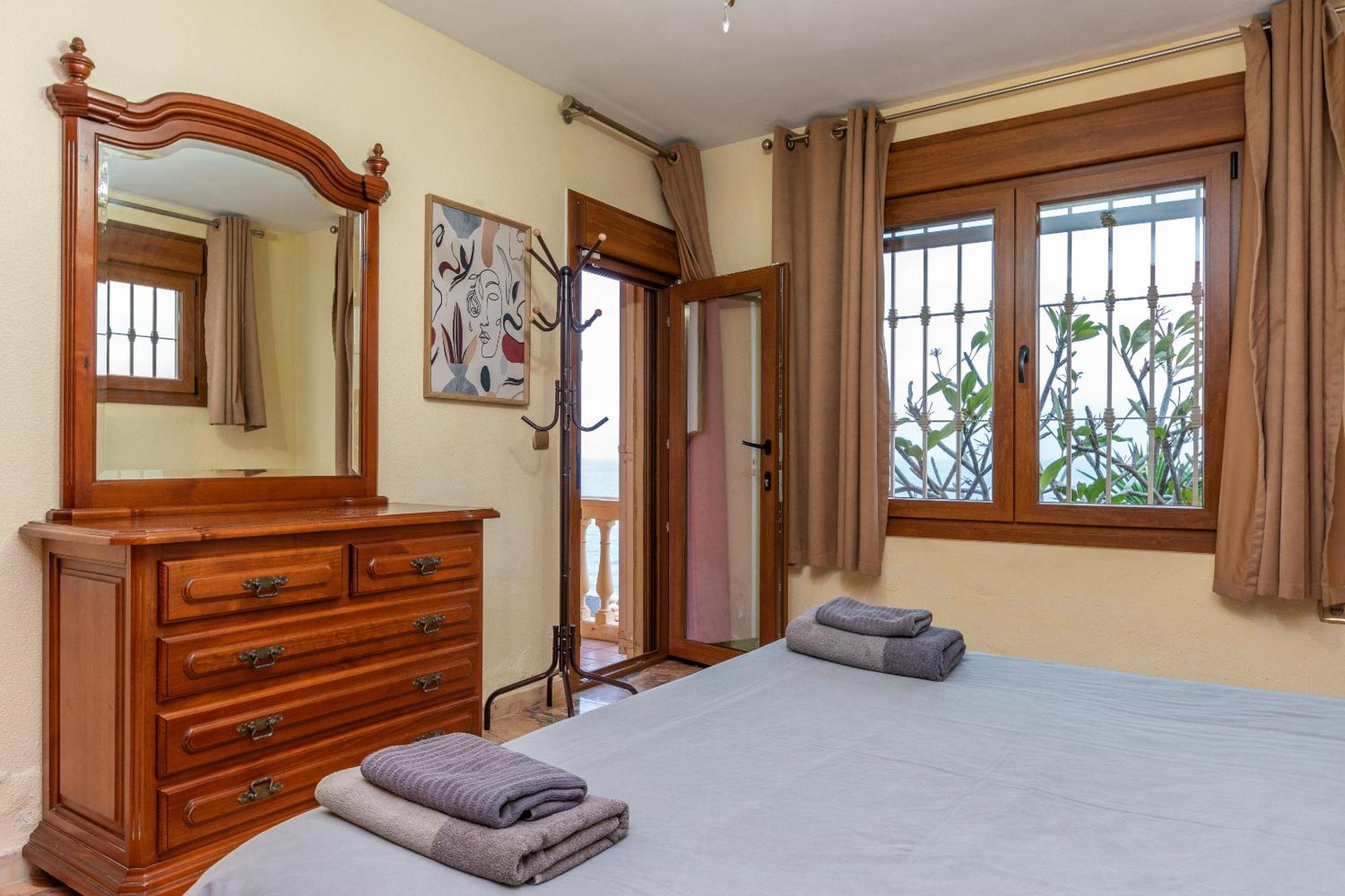 Coastal Retreat 5br - Pool & Seaviews Villa Fuengirola