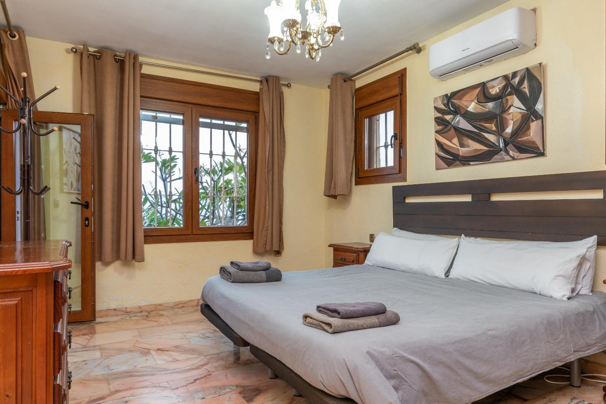 Coastal Retreat 5br - Pool & Seaviews *